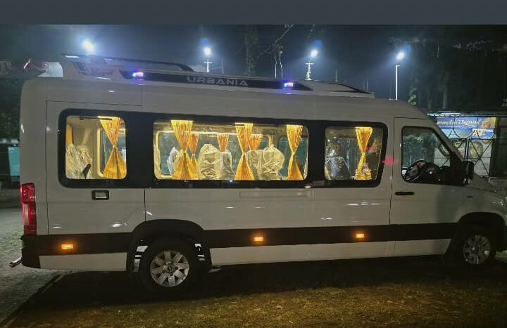 Group Travel Tempo Traveller