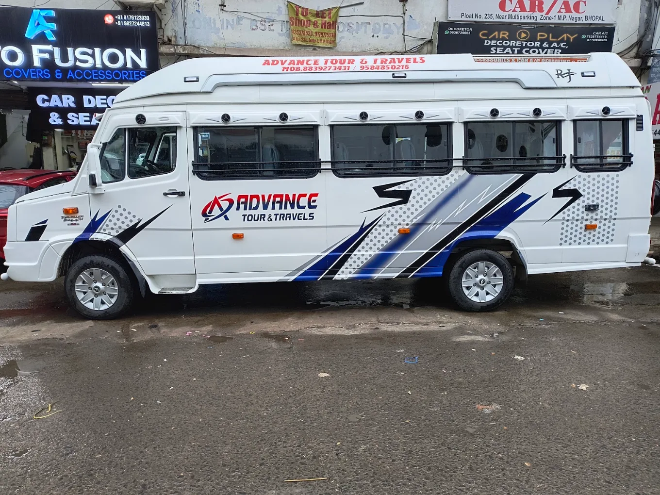 17 Seater Tempo Traveller Bhopal